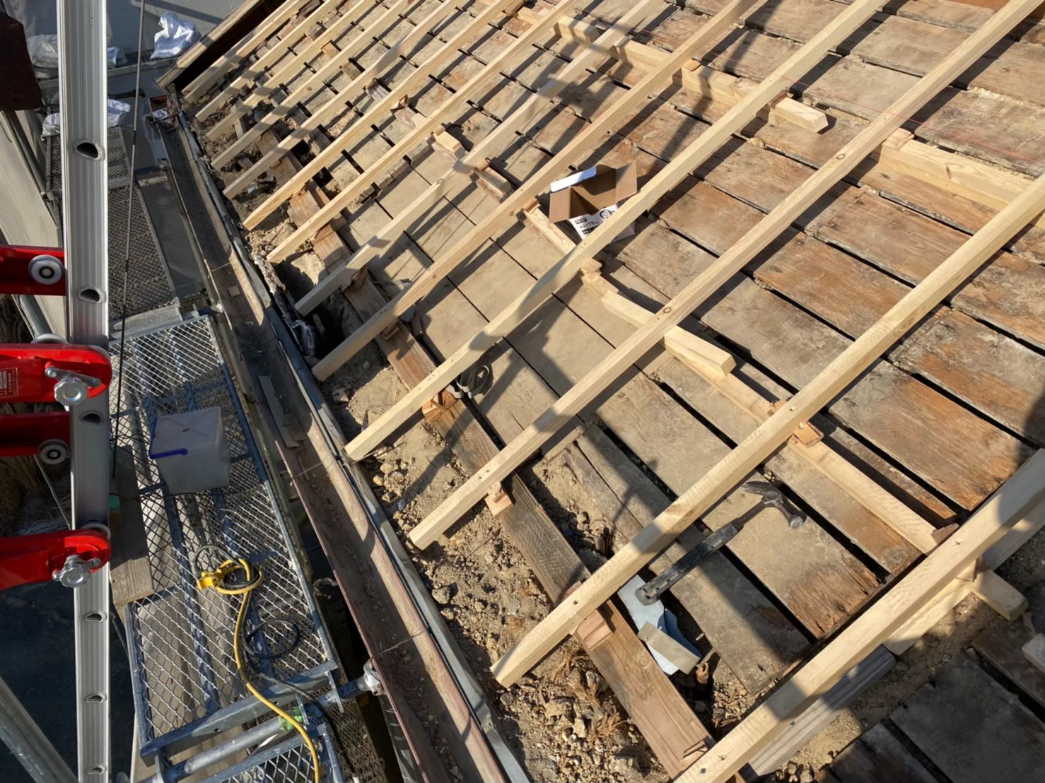 補強垂木で不陸調整